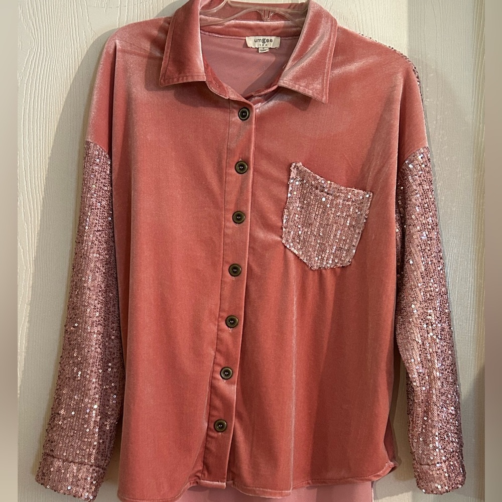 Umgee like new ladies blouse with sequin